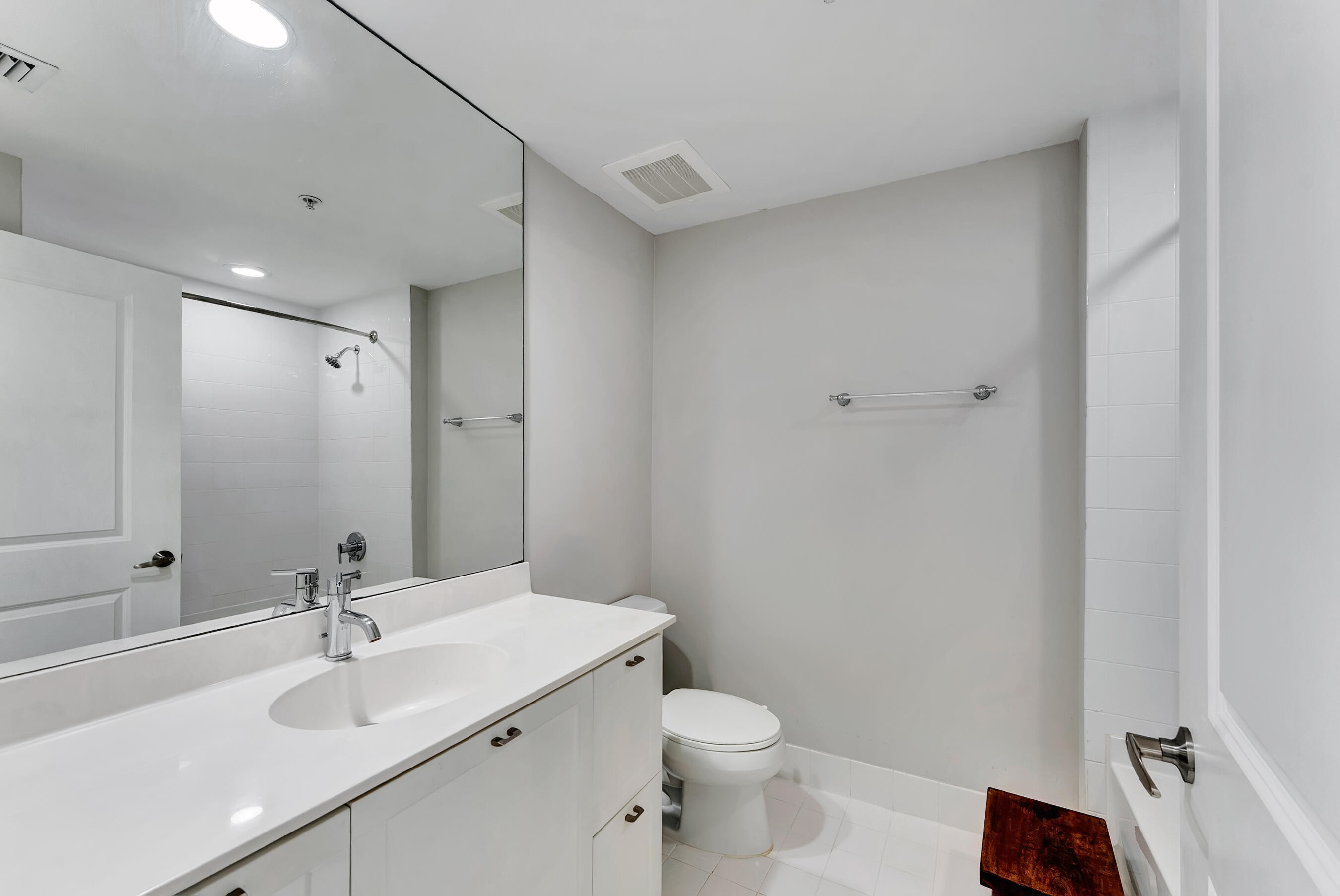 ASTOR CONDO - Residential