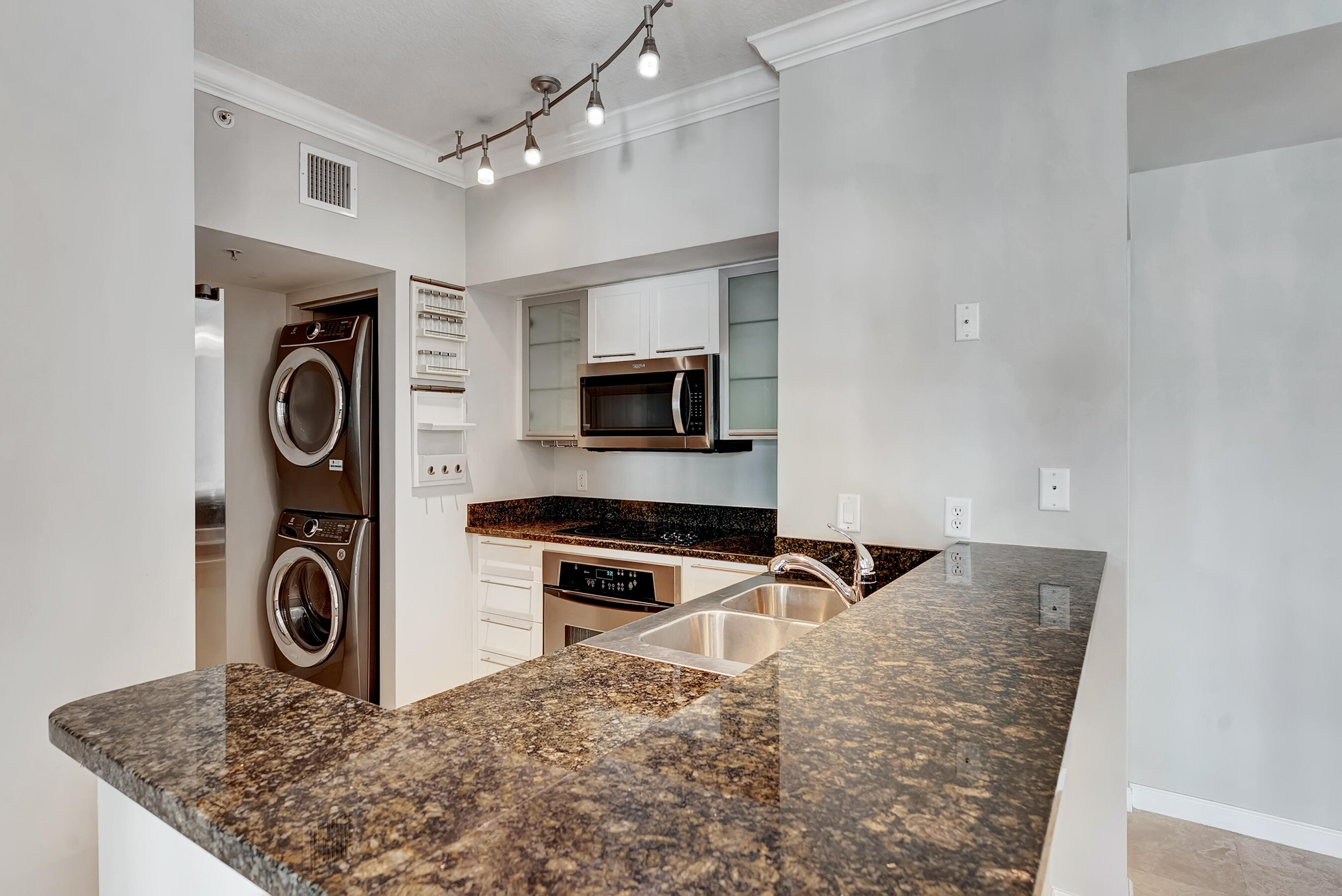 ASTOR CONDO - Residential