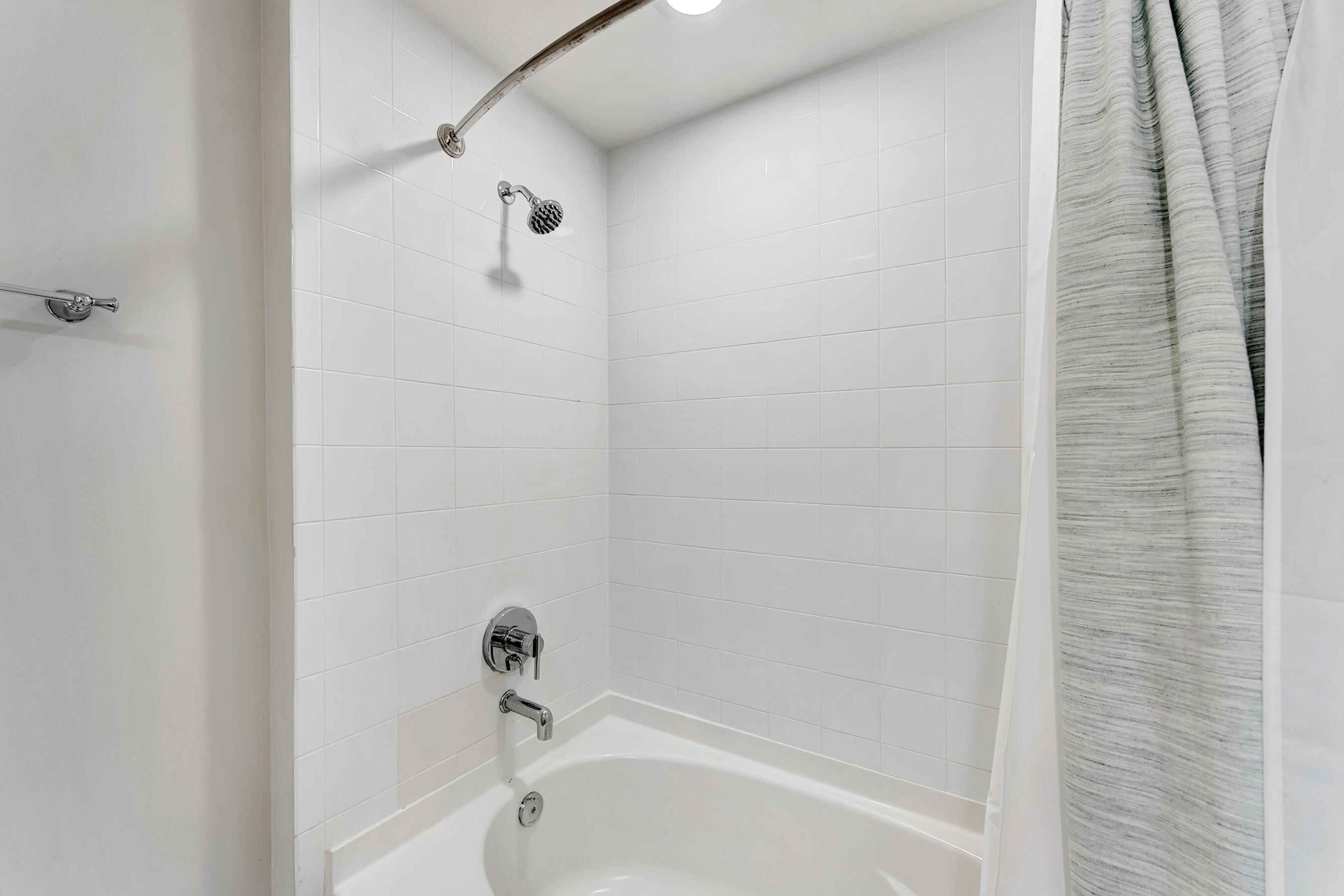 ASTOR CONDO - Residential