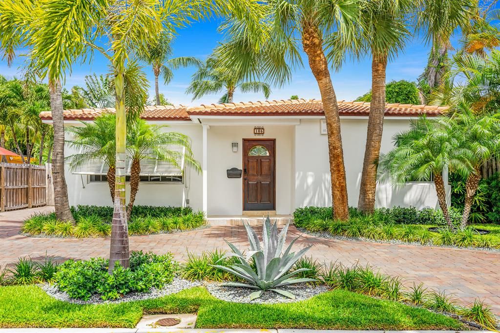Photo of 135 Edgewood Drive, West Palm Beach, FL 33405 (MLS # R10756679)