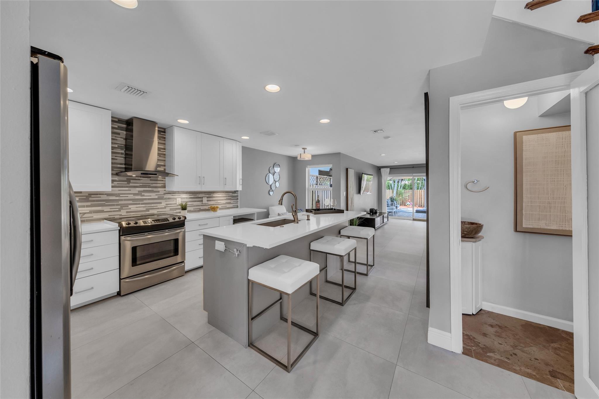 805 SW 8th Ter