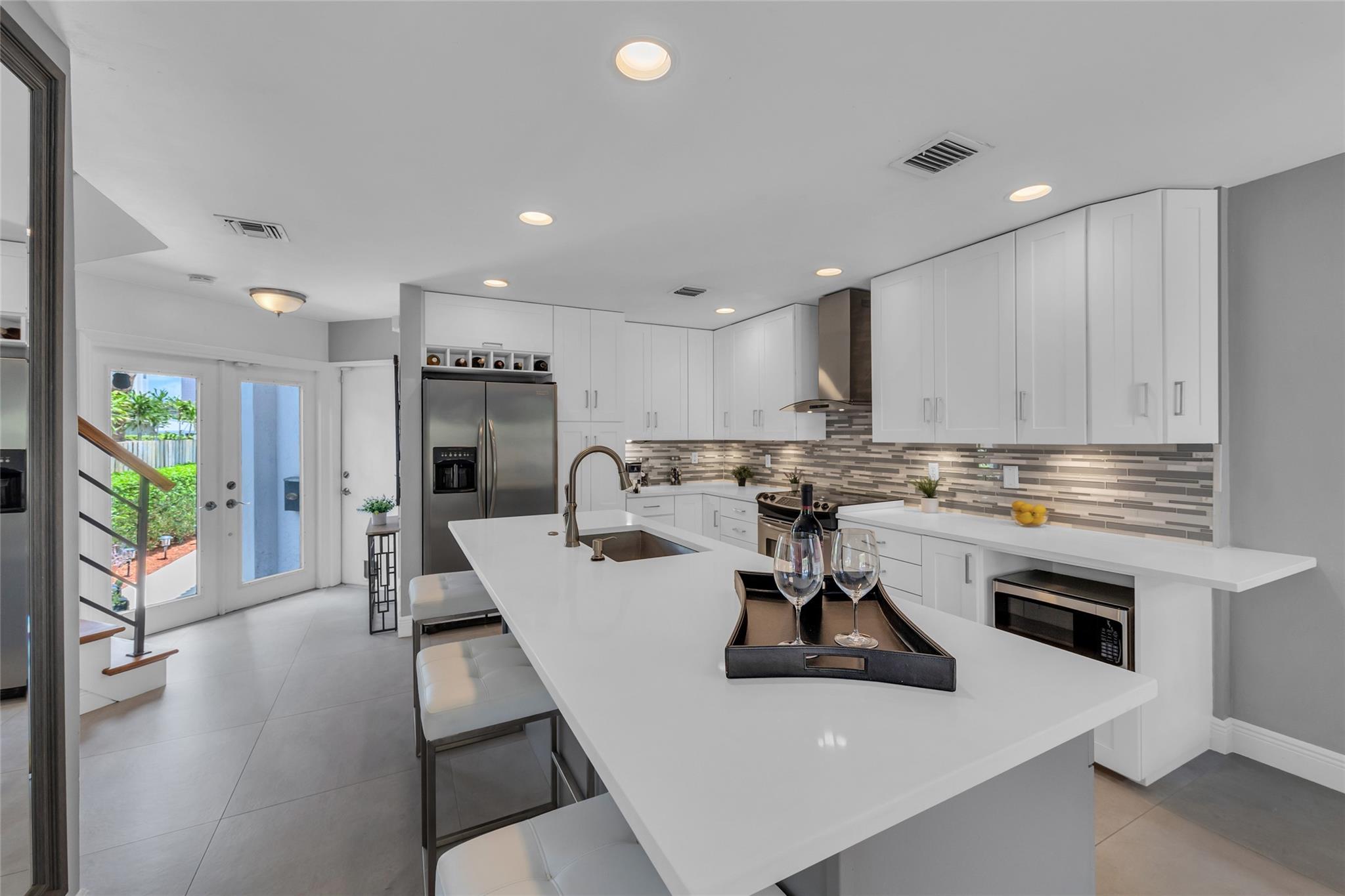 805 SW 8th Ter