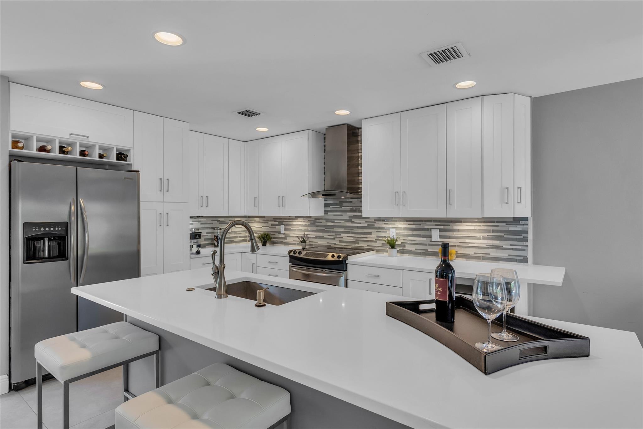 805 SW 8th Ter