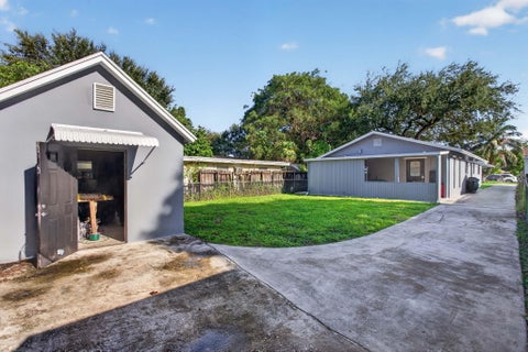 Tiny photo for 5715 GARFIELD Street, Hollywood, FL 33021 (MLS # B26079498)