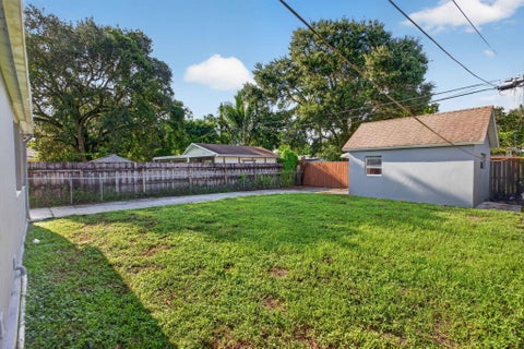 Tiny photo for 5715 GARFIELD Street, Hollywood, FL 33021 (MLS # B26079498)