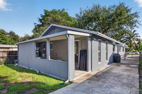 Tiny photo for 5715 GARFIELD Street, Hollywood, FL 33021 (MLS # B26079498)