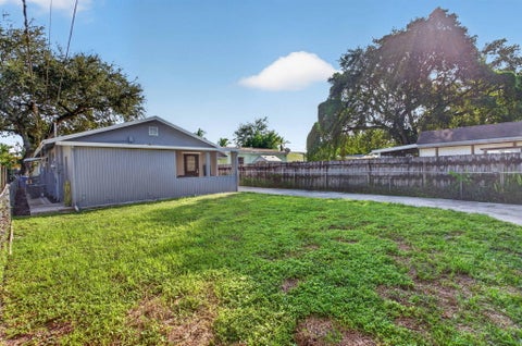 Tiny photo for 5715 GARFIELD Street, Hollywood, FL 33021 (MLS # B26079498)