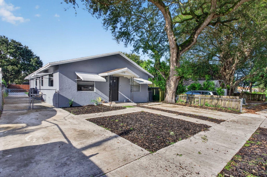 Photo of 5715 GARFIELD Street, Hollywood, FL 33021 (MLS # B26079498)