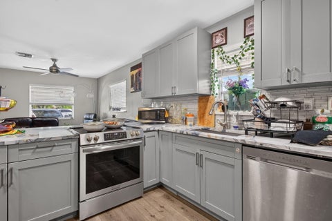 Tiny photo for 5715 GARFIELD Street, Hollywood, FL 33021 (MLS # B26079498)