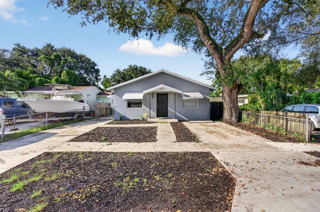 Photo of 5715 GARFIELD Street, Hollywood, FL 33021 (MLS # B26079498)
