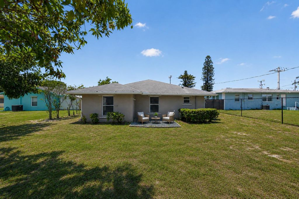 Photo of 351 NW 8th Avenue, Delray Beach, FL 33444 (MLS # B26029875)