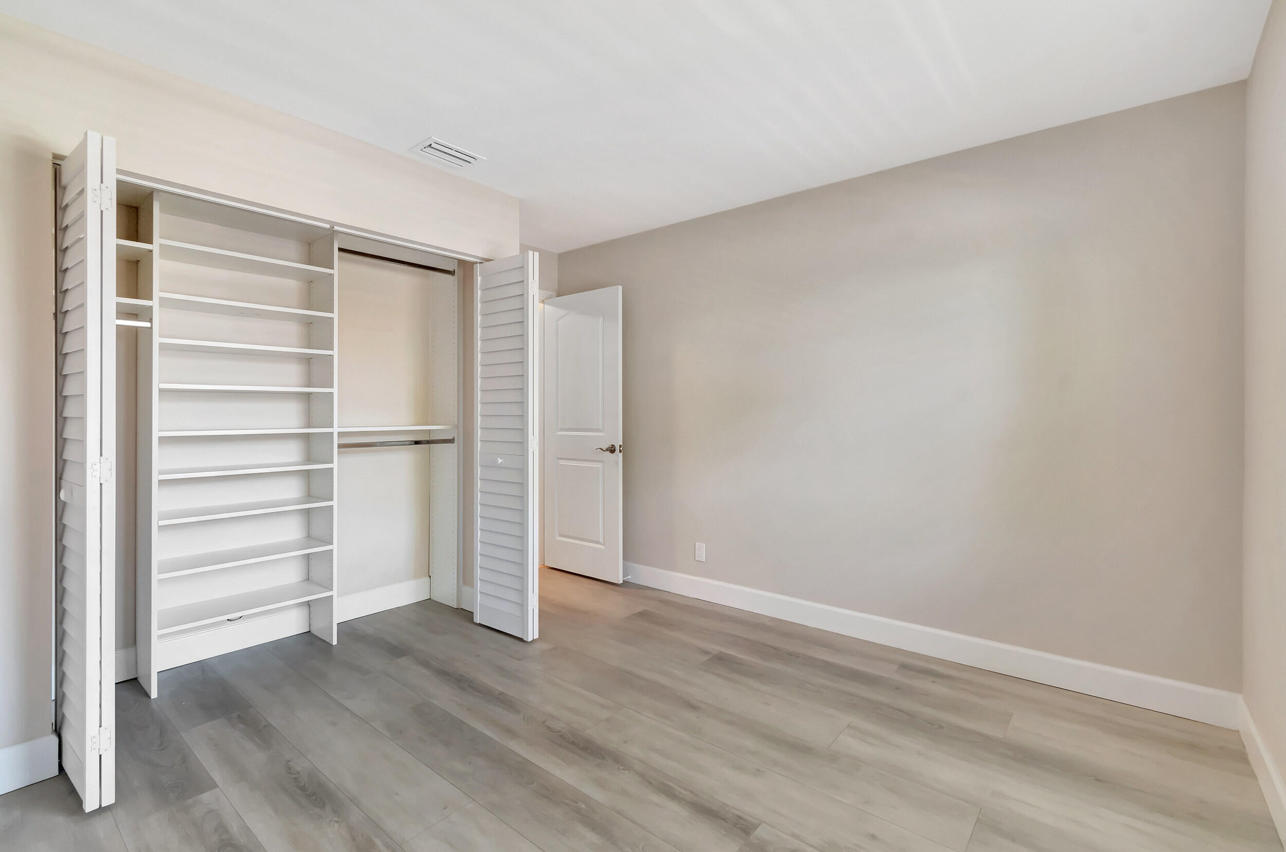 YORKVILLE - Residential