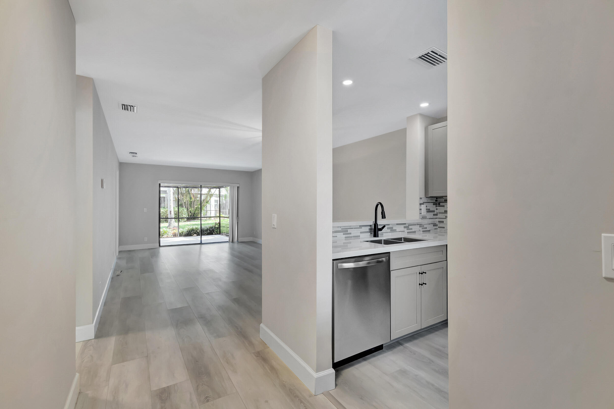 YORKVILLE - Residential