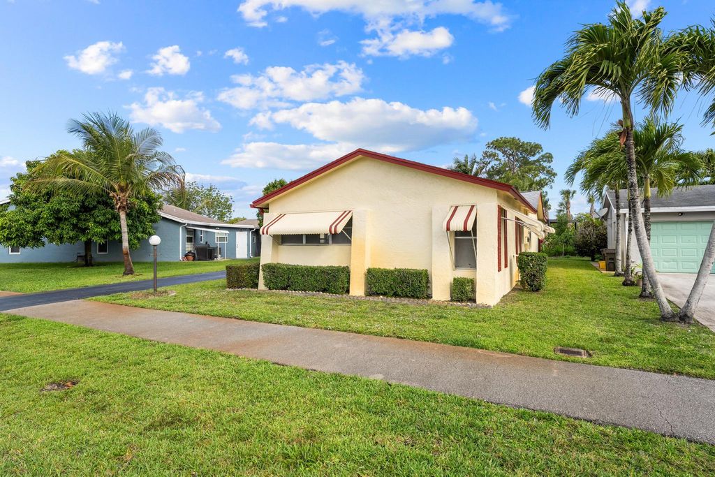 Photo of 7281 N Pine Park Dr Dr N, Lake Worth, FL 33467 (MLS # B26017183)