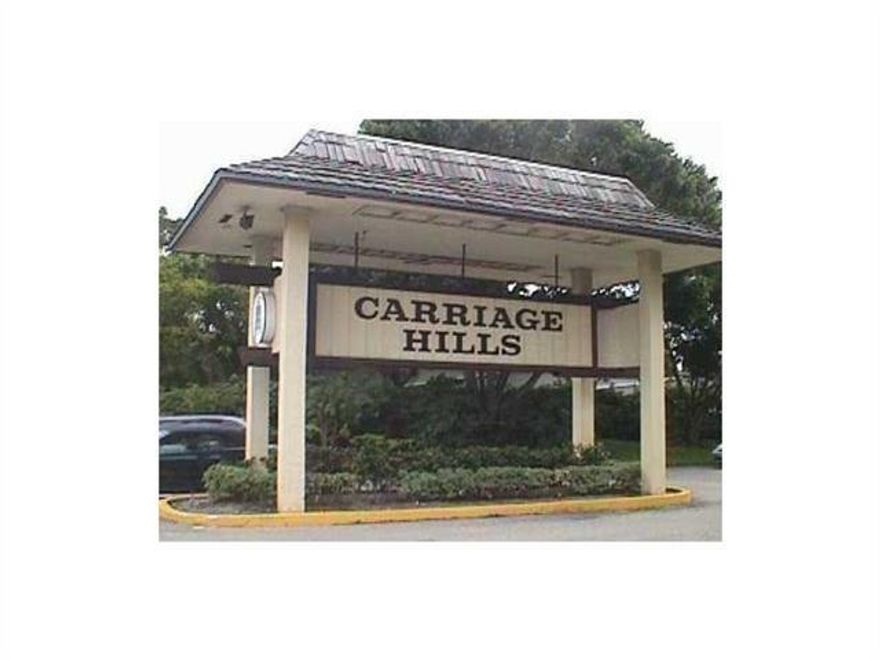 LOVELY 2 BEDROOM 2 BATH GARDEN APARTMENT WITH EAT-IN-KITCHEN AND LARGE SCREENED IN PATIO!!!!