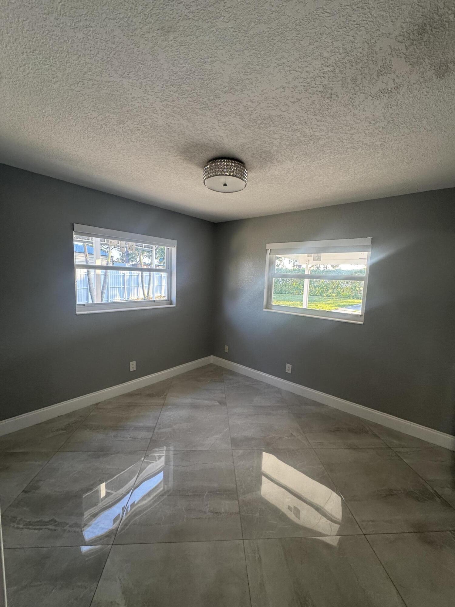 CRESTHAVEN OF PALM BEAHC 1 - Residential Lease