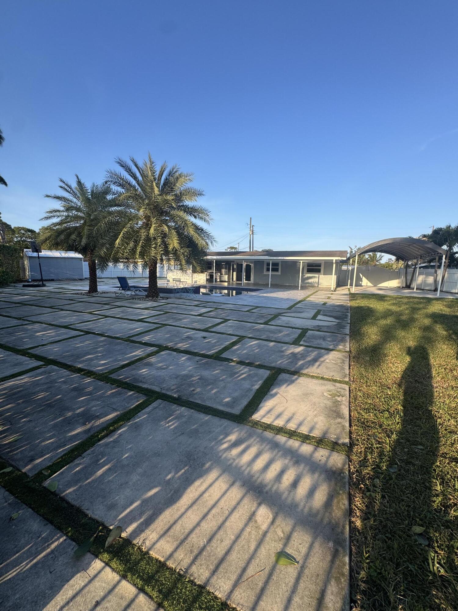 CRESTHAVEN OF PALM BEAHC 1 - Residential Lease