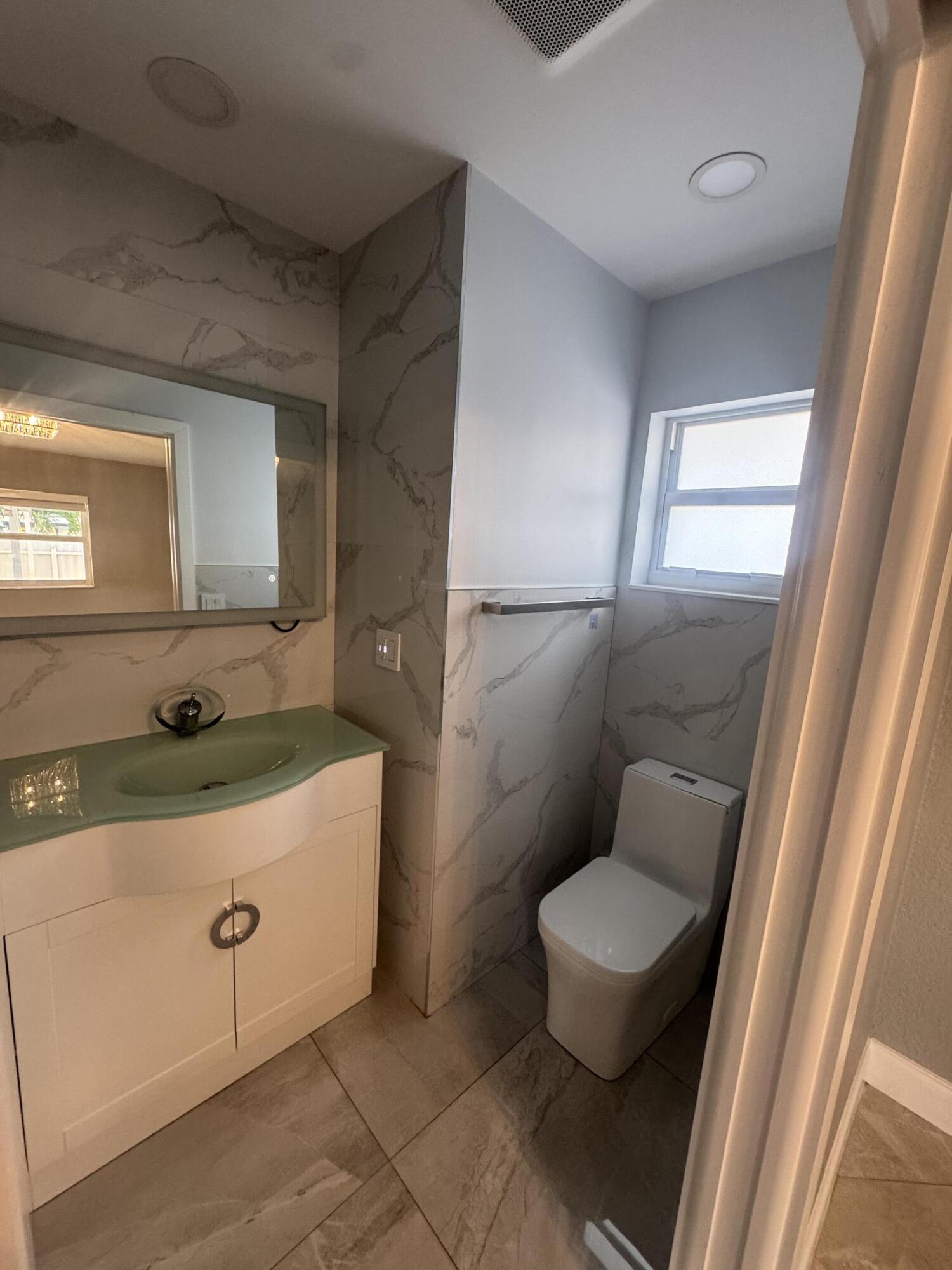 CRESTHAVEN OF PALM BEAHC 1 - Residential Lease