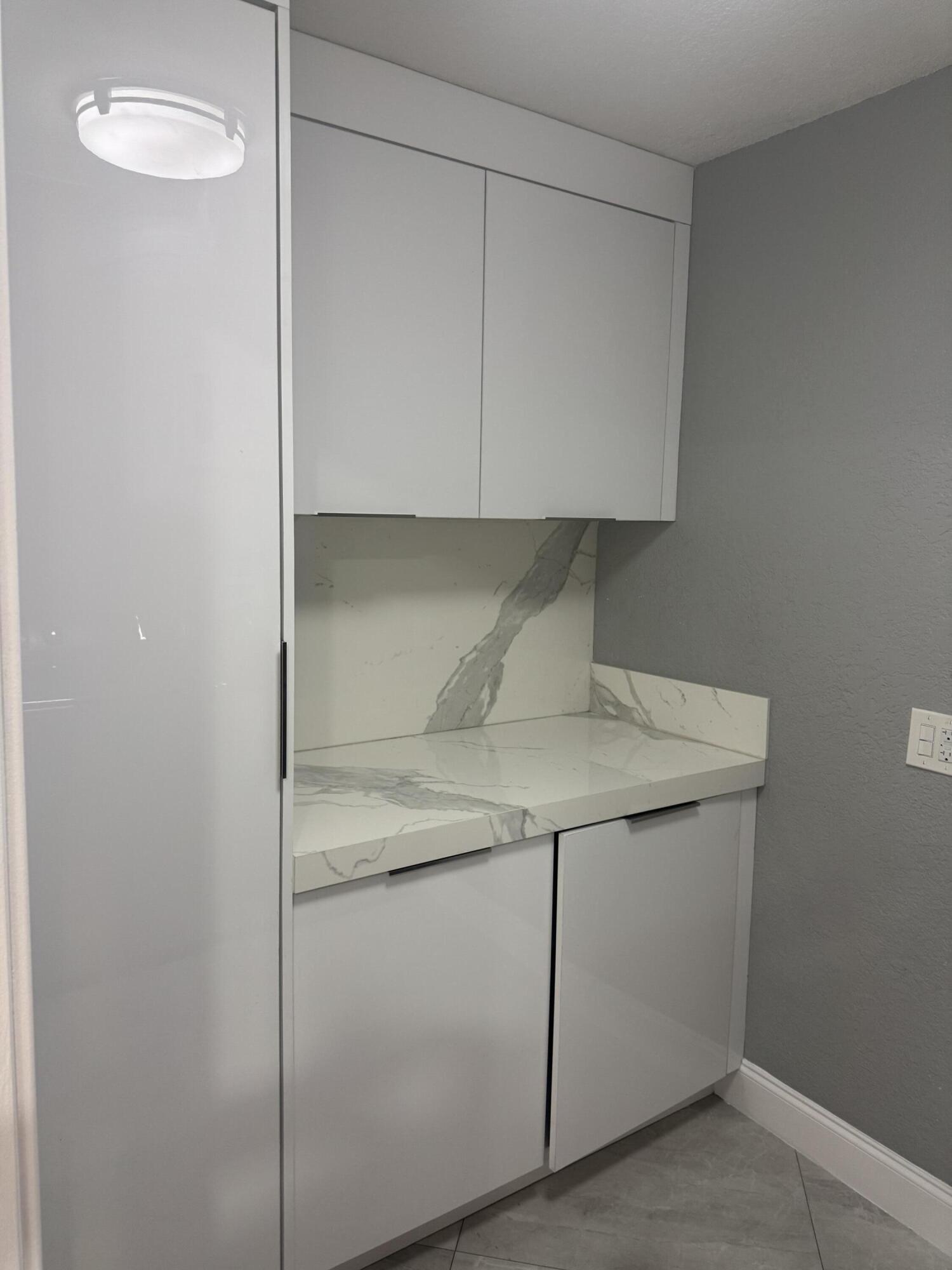 CRESTHAVEN OF PALM BEAHC 1 - Residential Lease