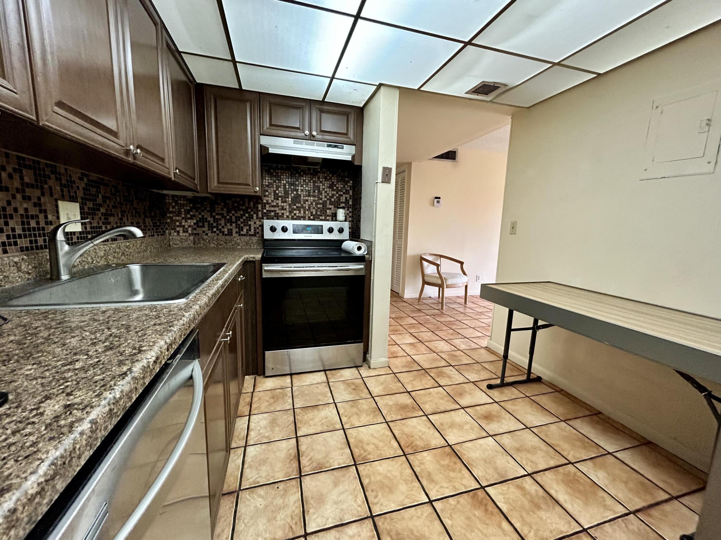 SPANISH OAKS CONDO - Residential Lease