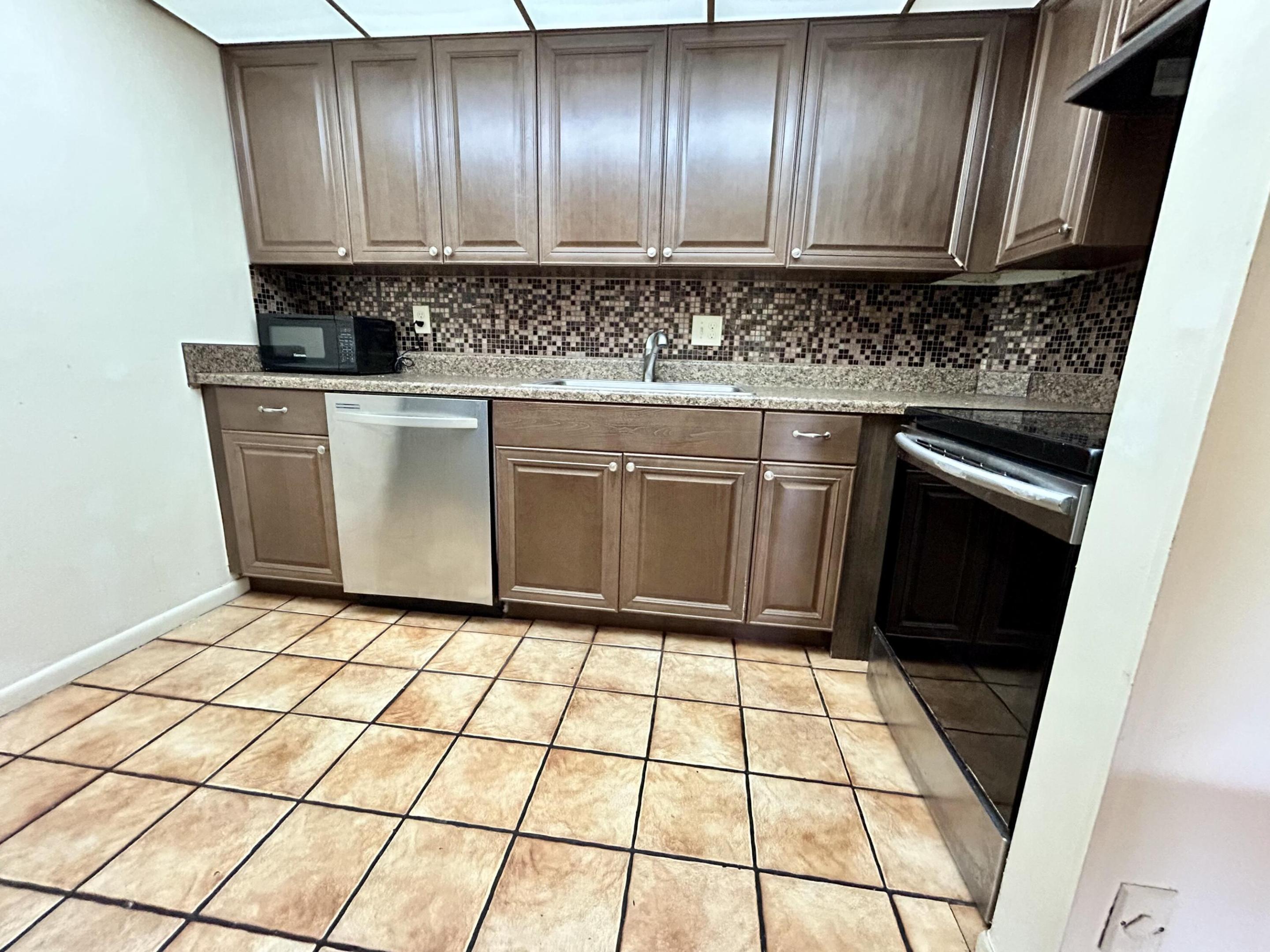 SPANISH OAKS CONDO - Residential Lease