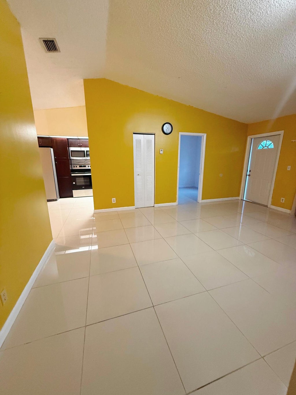 Photo of 23 Chelsea Lane, Boynton Beach, FL 33426 (MLS # B26039581)