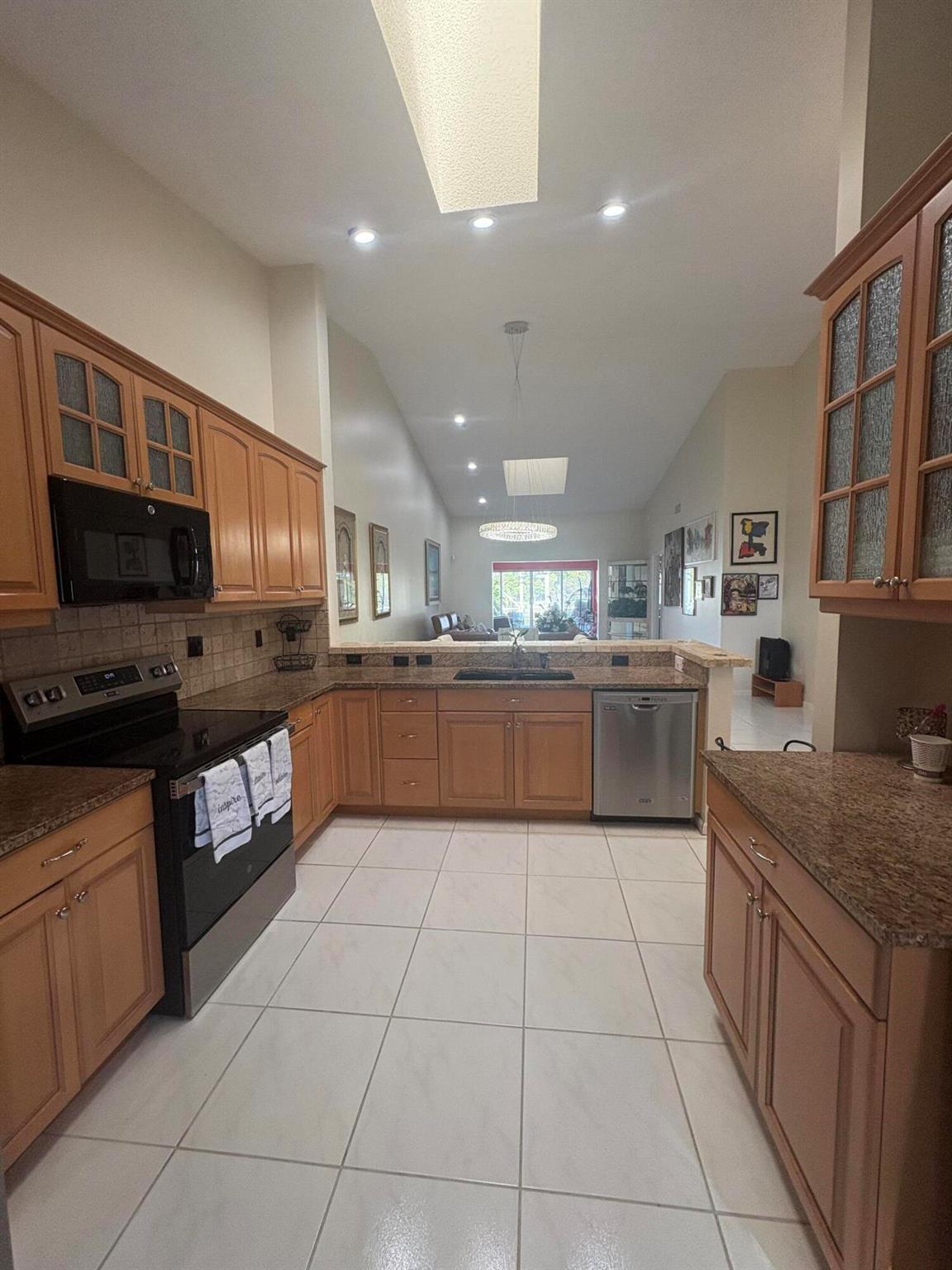 PALM ISLES I, II AND III - Residential Lease