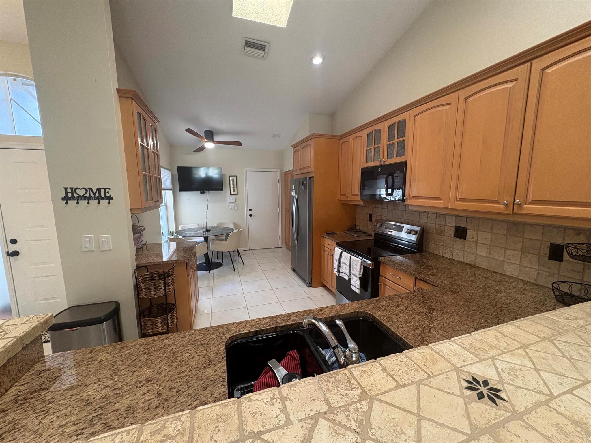 PALM ISLES I, II AND III - Residential Lease