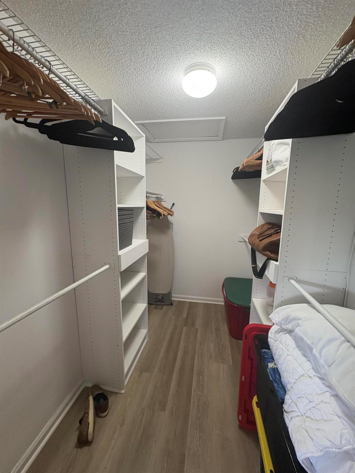 PALM ISLES I, II AND III - Residential Lease