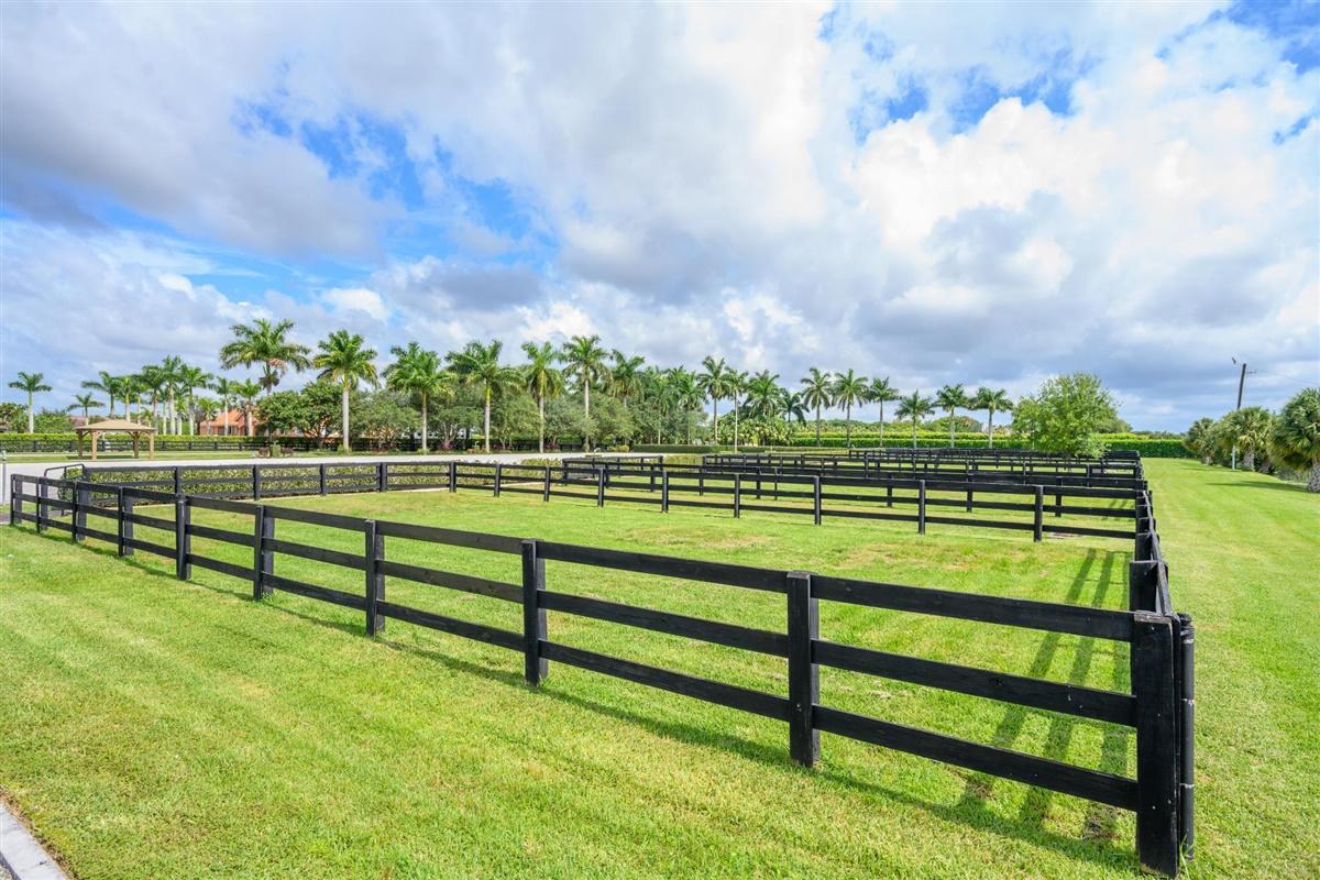 PALM BEACH POINT EAST - Residential