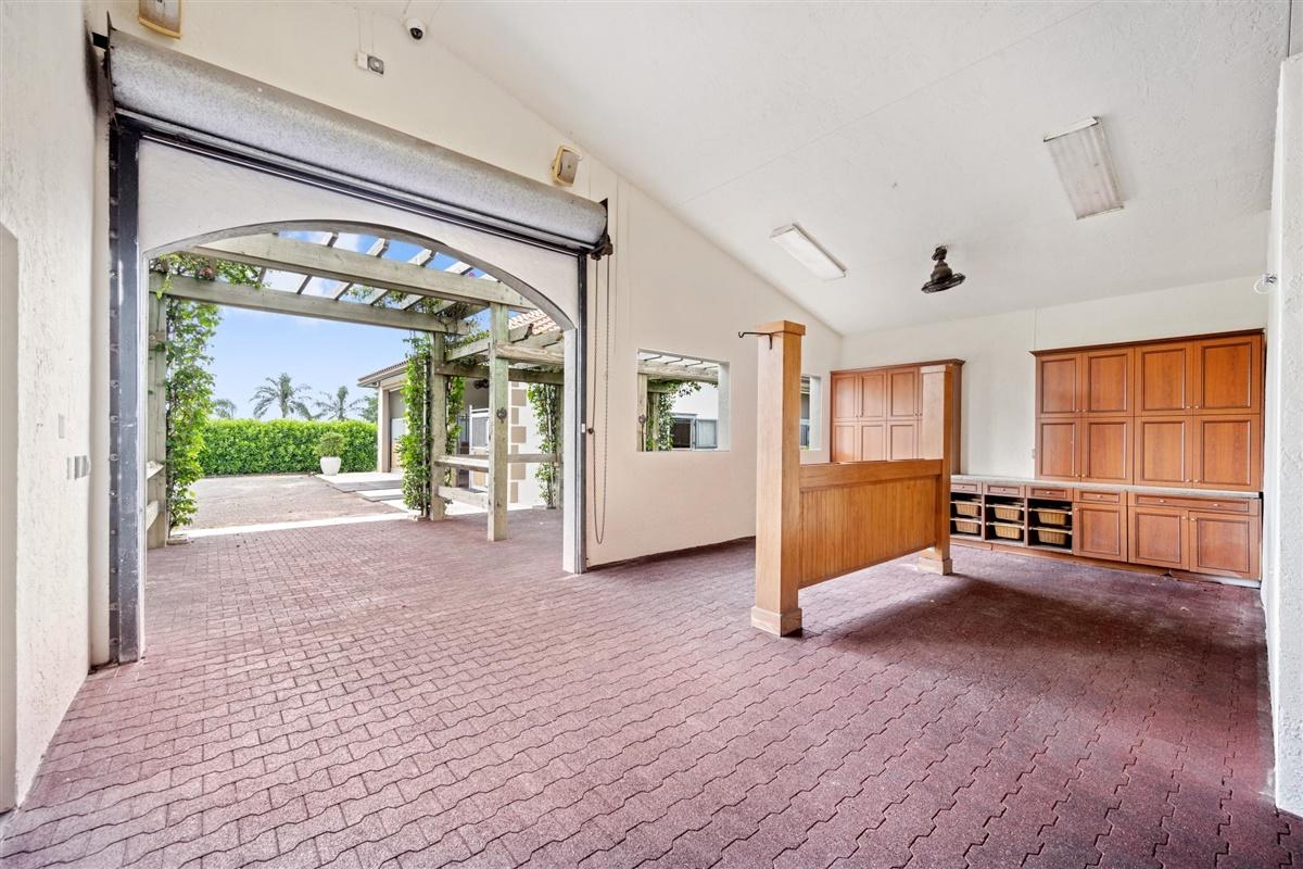 PALM BEACH POINT EAST - Residential