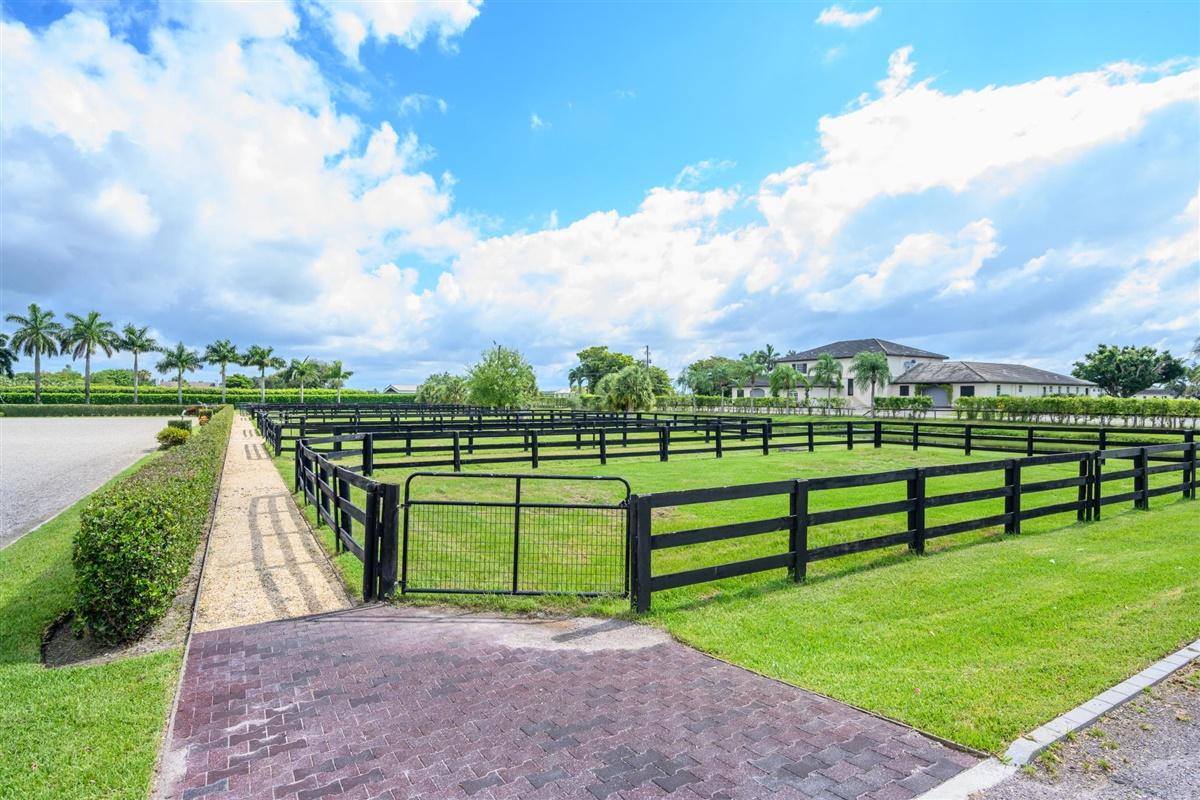 PALM BEACH POINT EAST - Residential