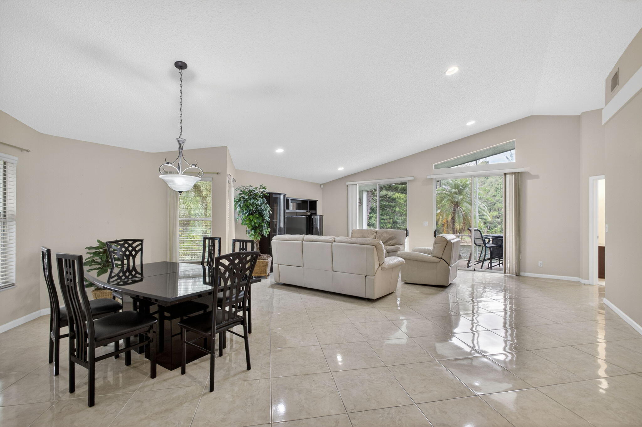 Properties 2860 Waters Edge Circle