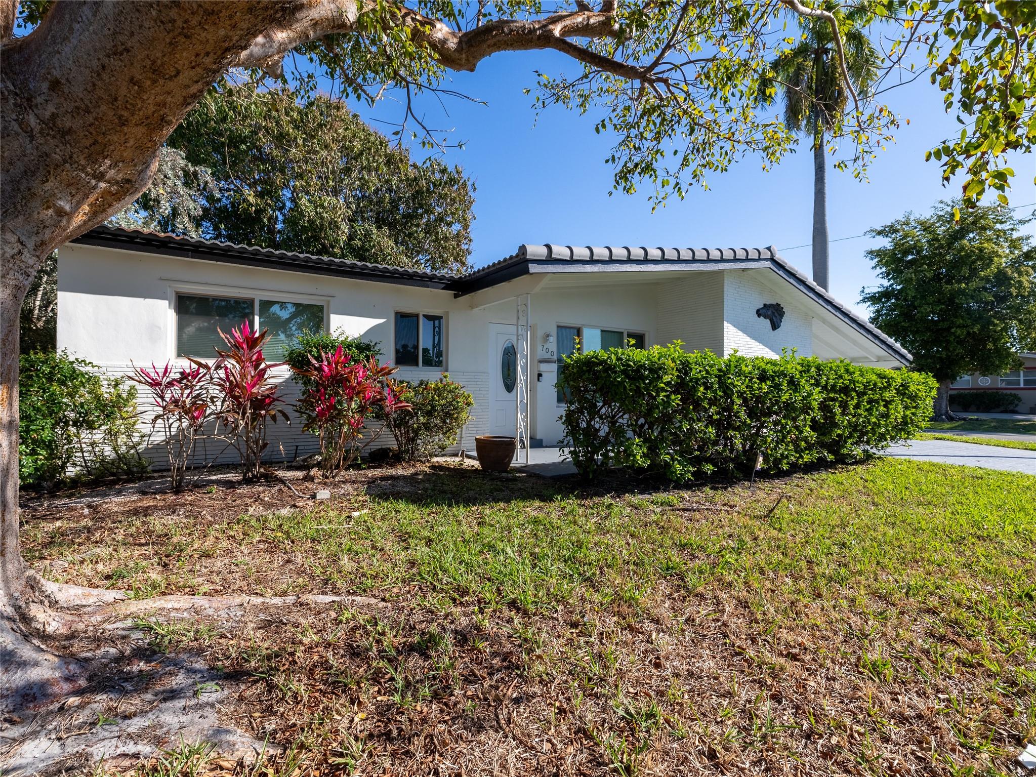 700 SW 4th Ct