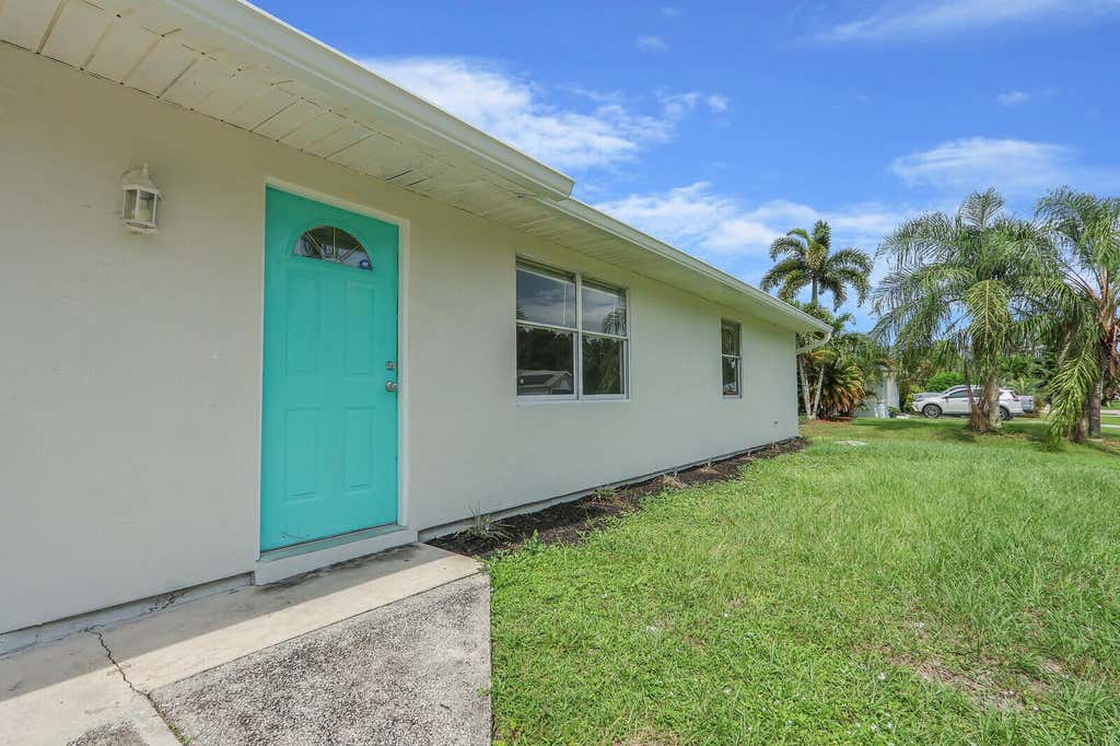 Photo of 1542 SW Curry Street, Port Saint Lucie, FL 34983 (MLS # R11024549)