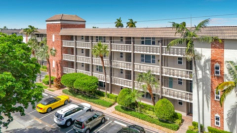 Tiny photo for 3121 NE 51st Street NE #102E, Fort Lauderdale, FL 33308 (MLS # B26090553)