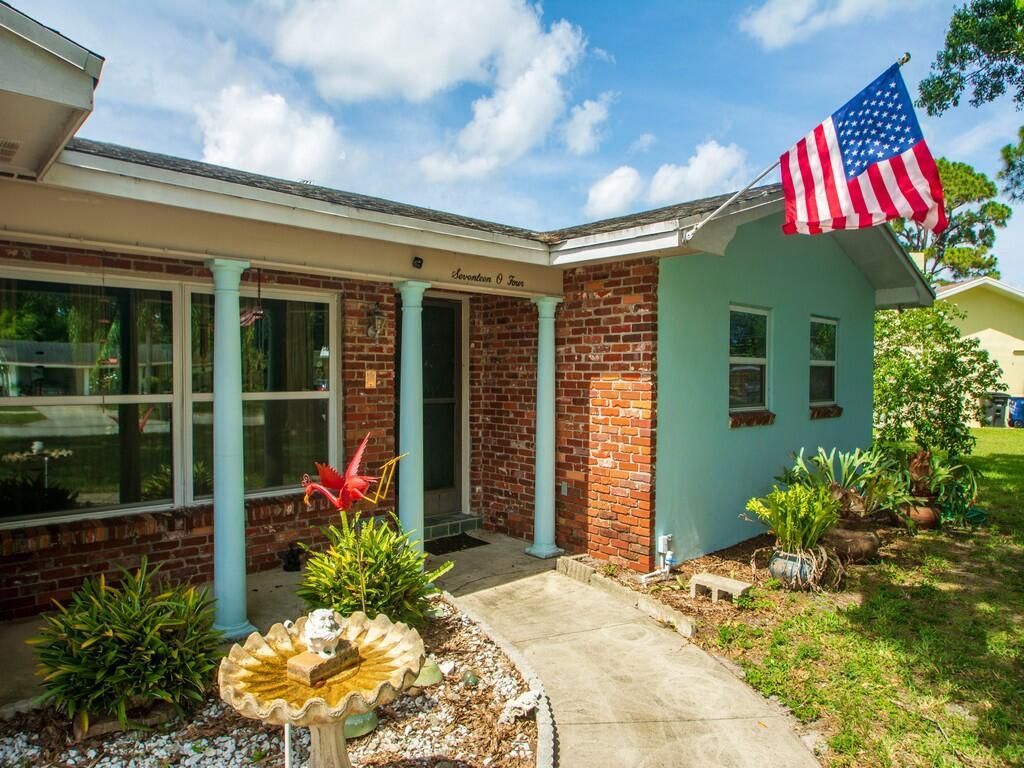 Photo of 1704 Arizona Avenue Ave, Fort Pierce, FL 34982 (MLS # R10811476)