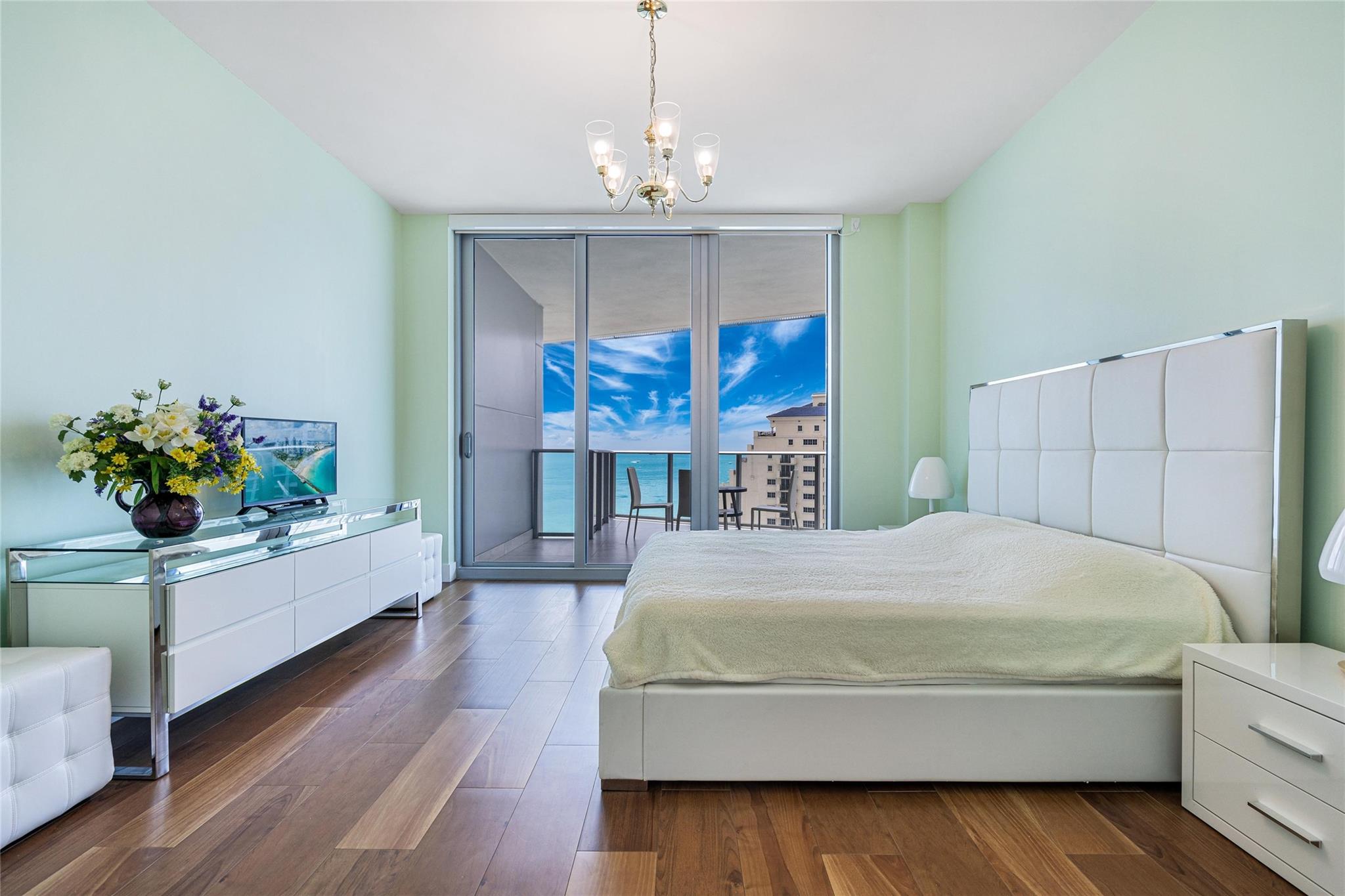 PARAMOUNT - Residential