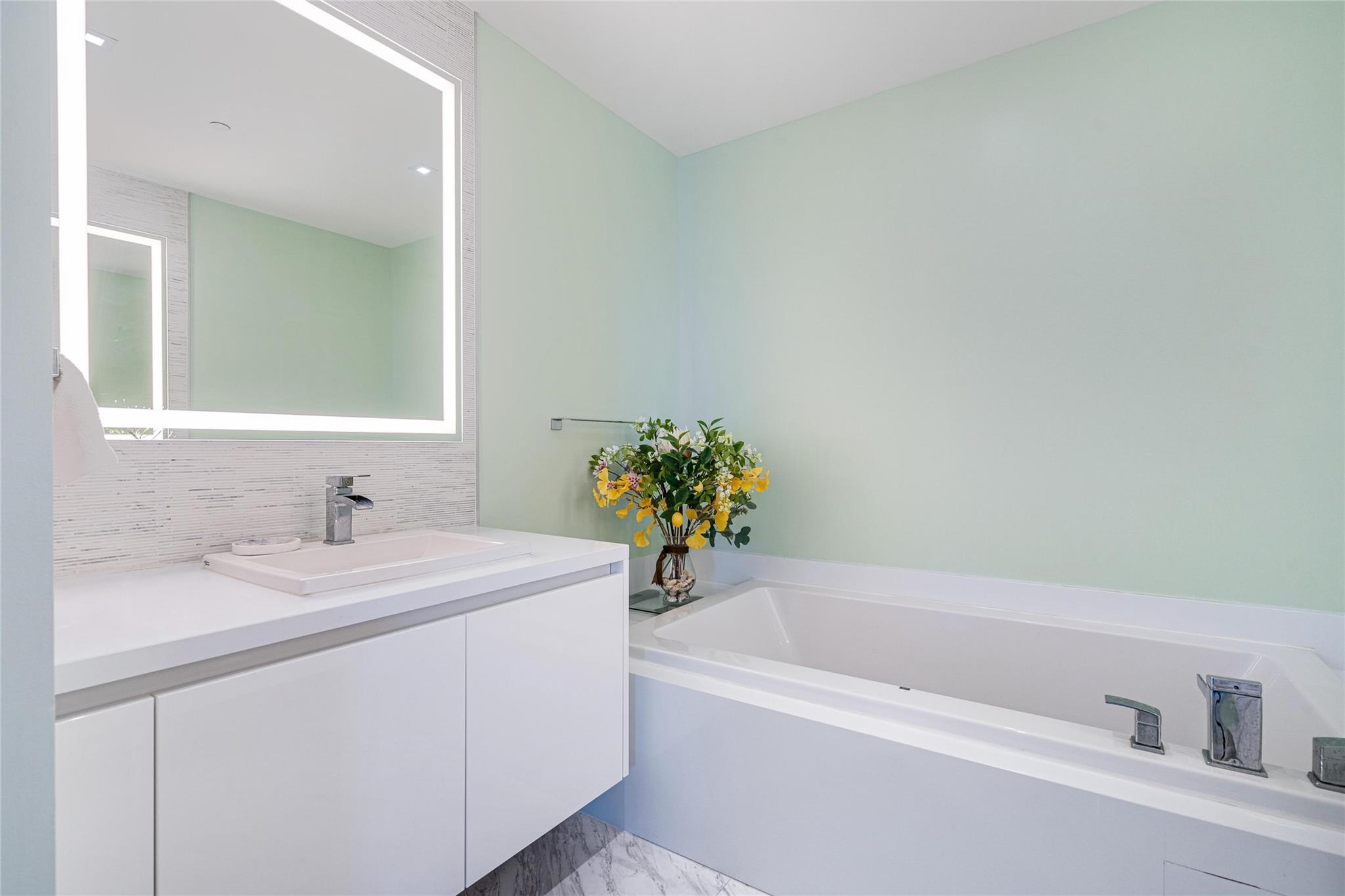 PARAMOUNT - Residential