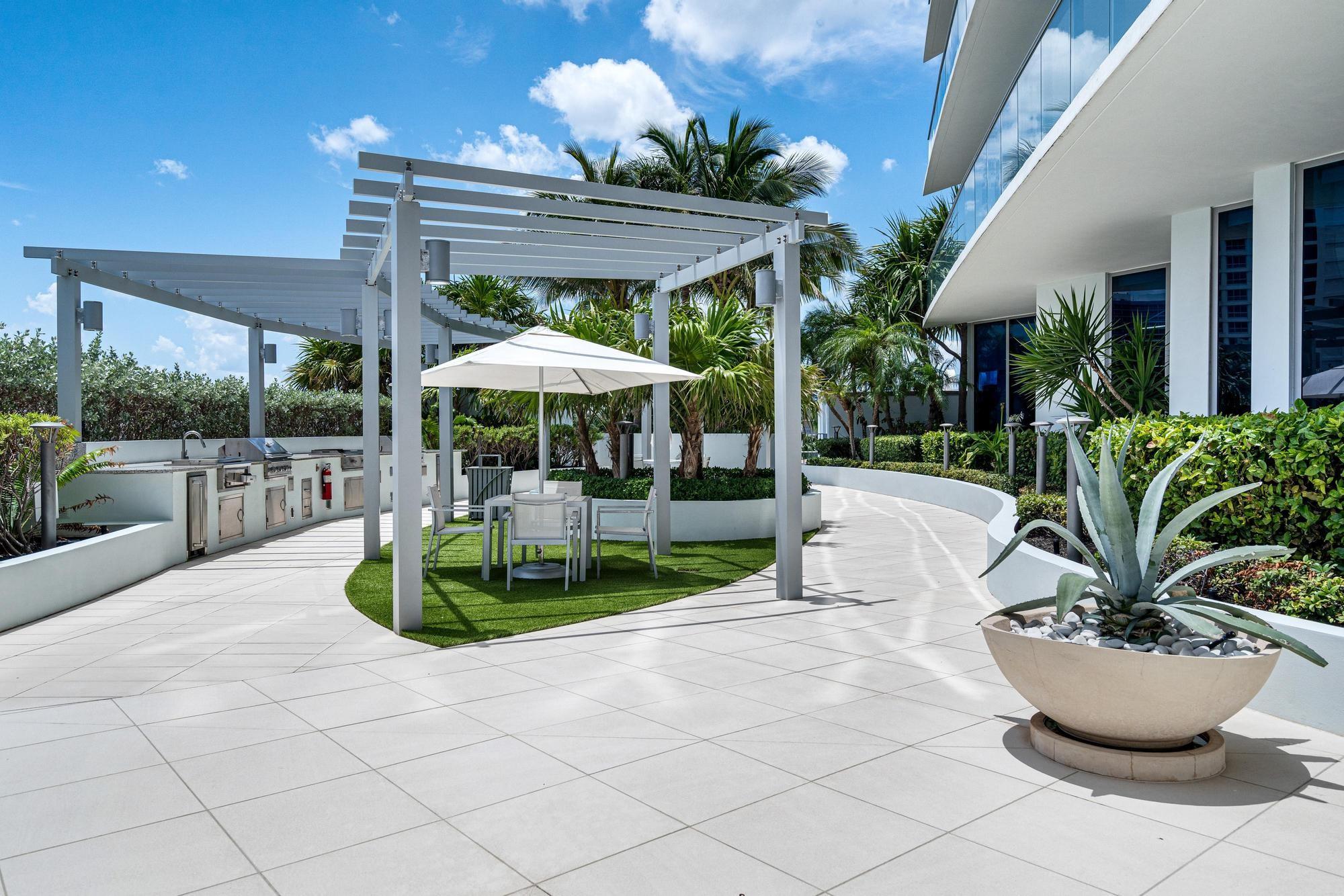 PARAMOUNT - Residential