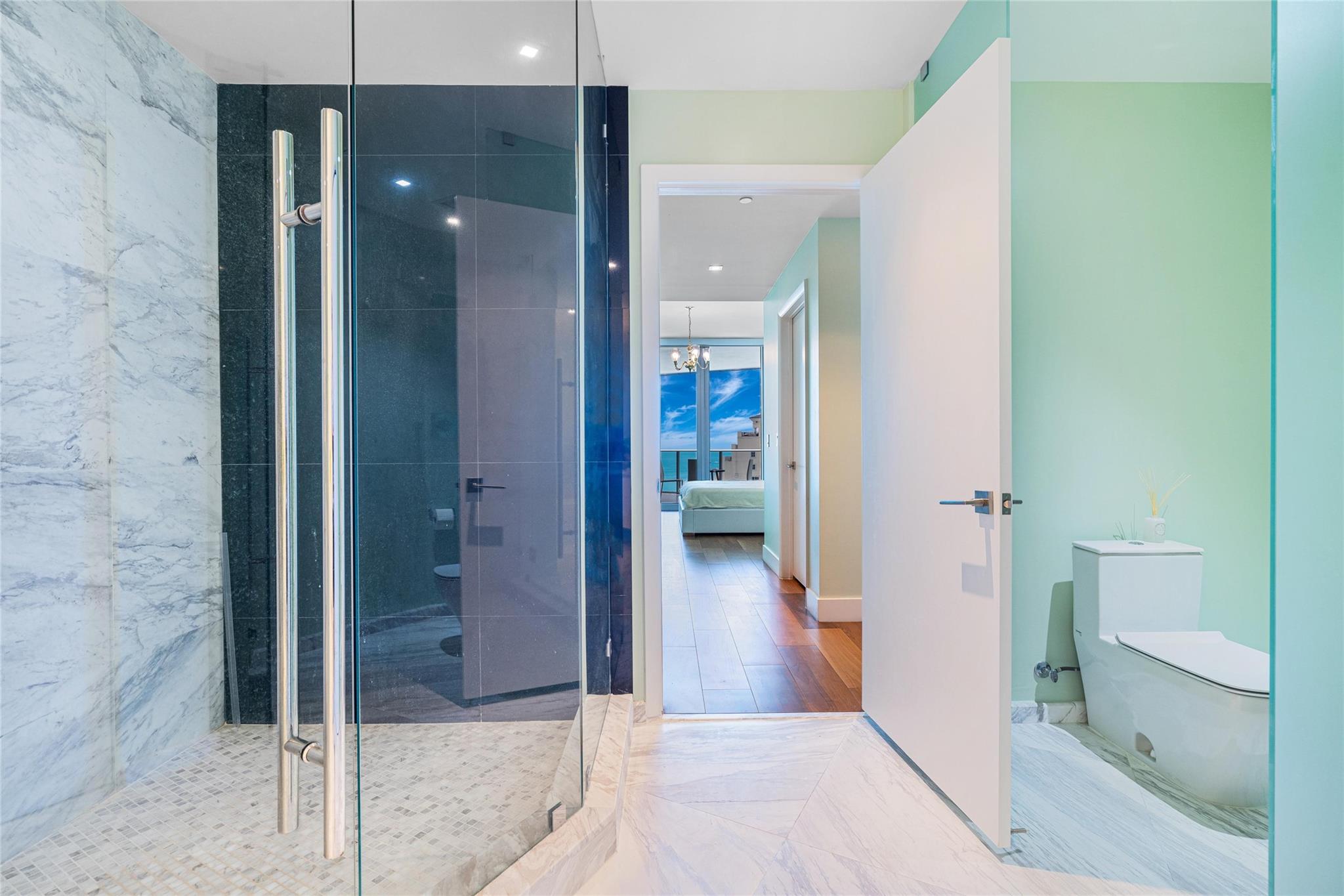 PARAMOUNT - Residential