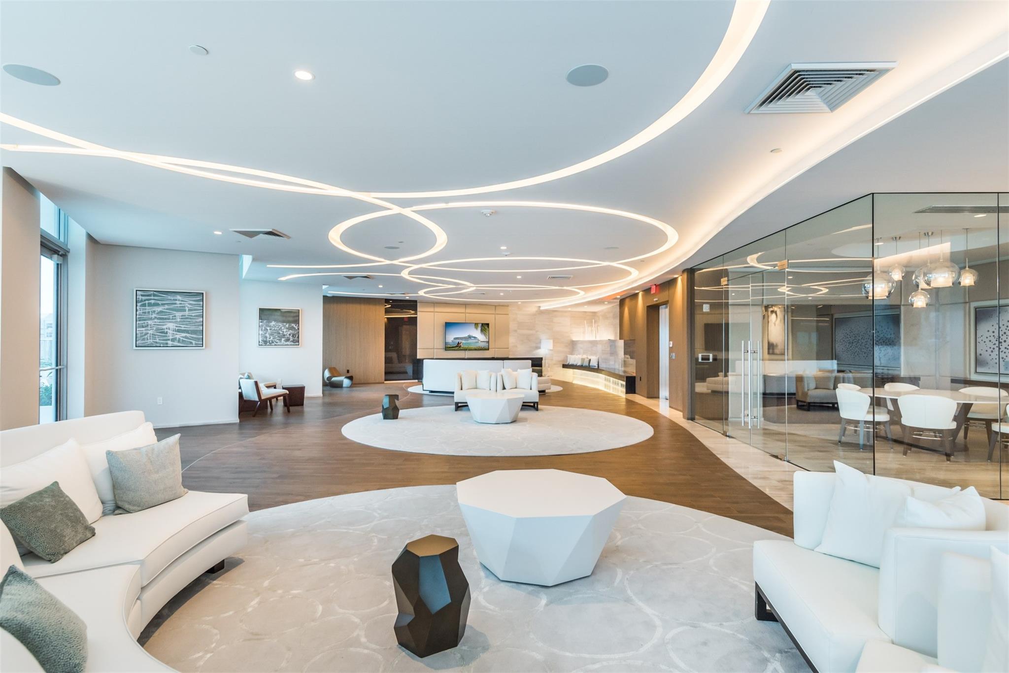 PARAMOUNT - Residential