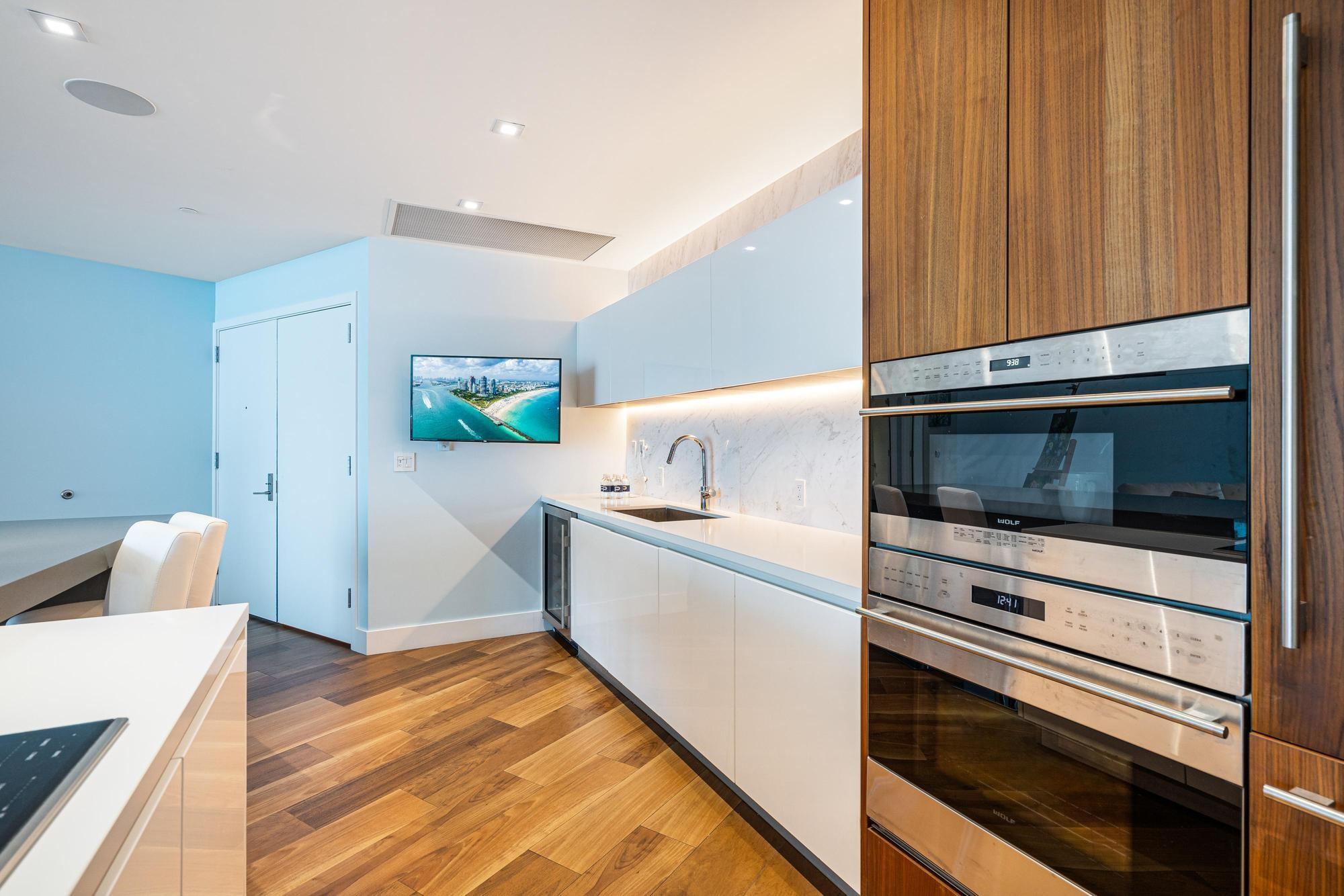 PARAMOUNT - Residential