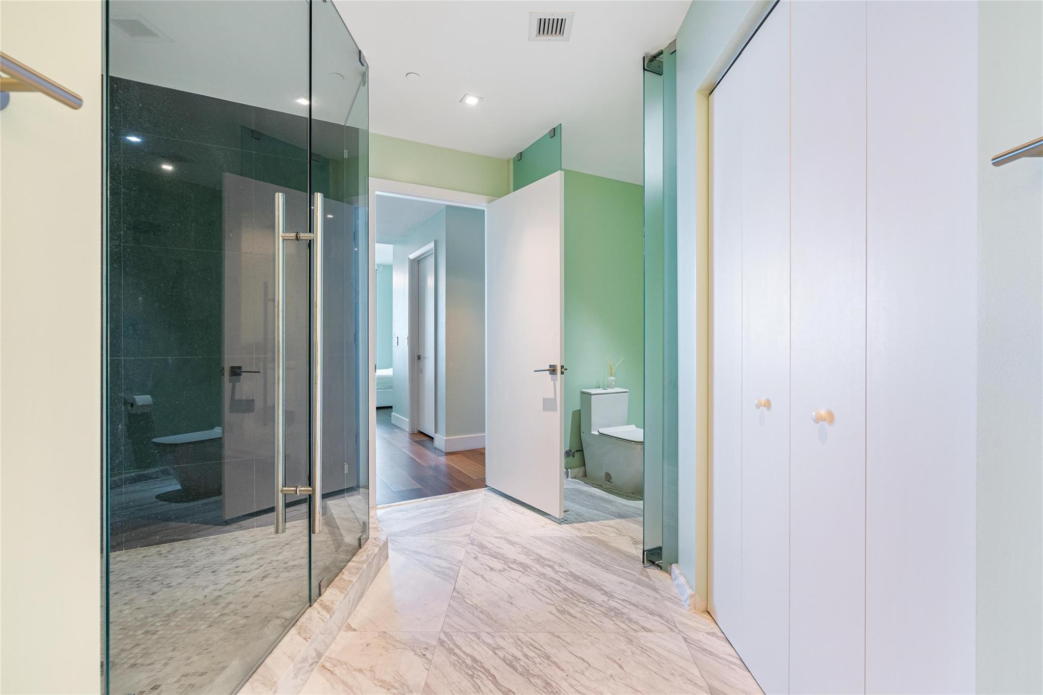 PARAMOUNT - Residential