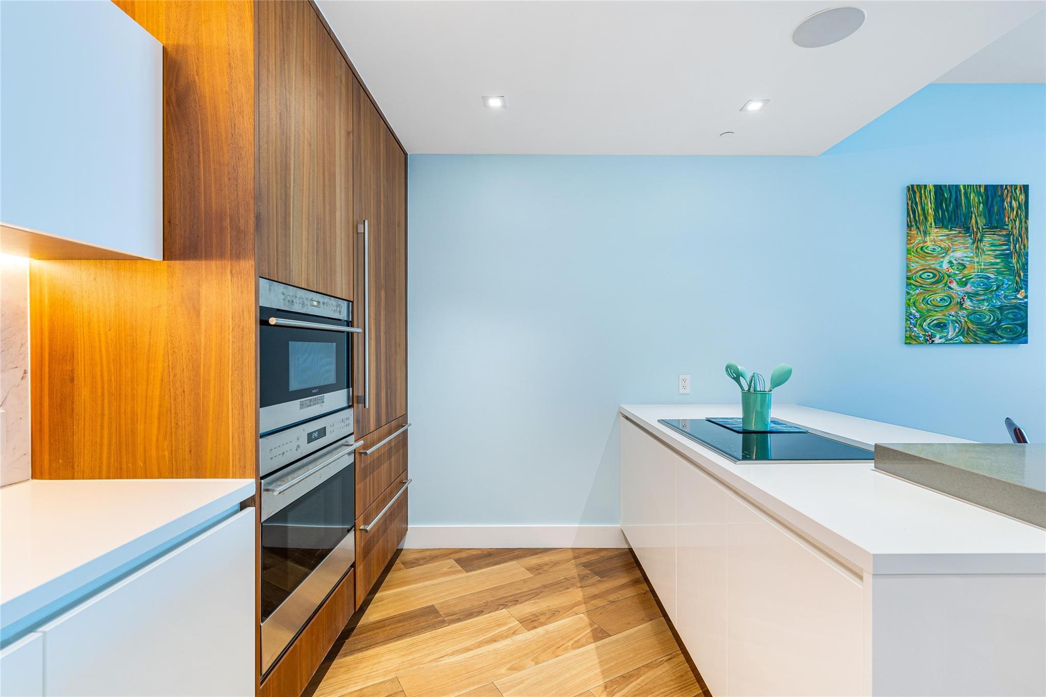 PARAMOUNT - Residential