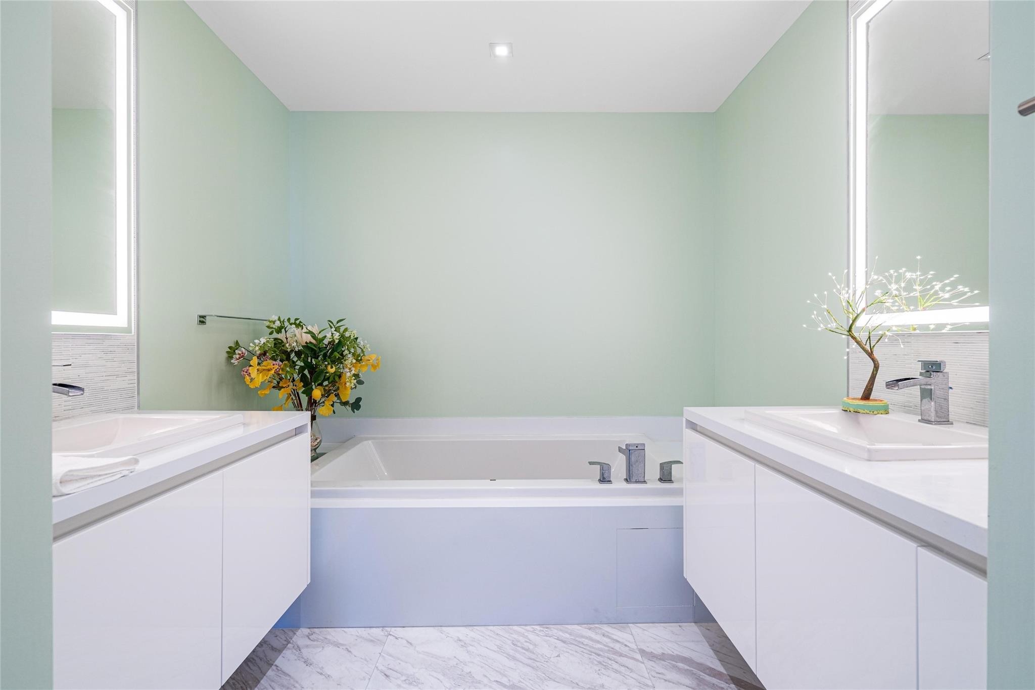 PARAMOUNT - Residential