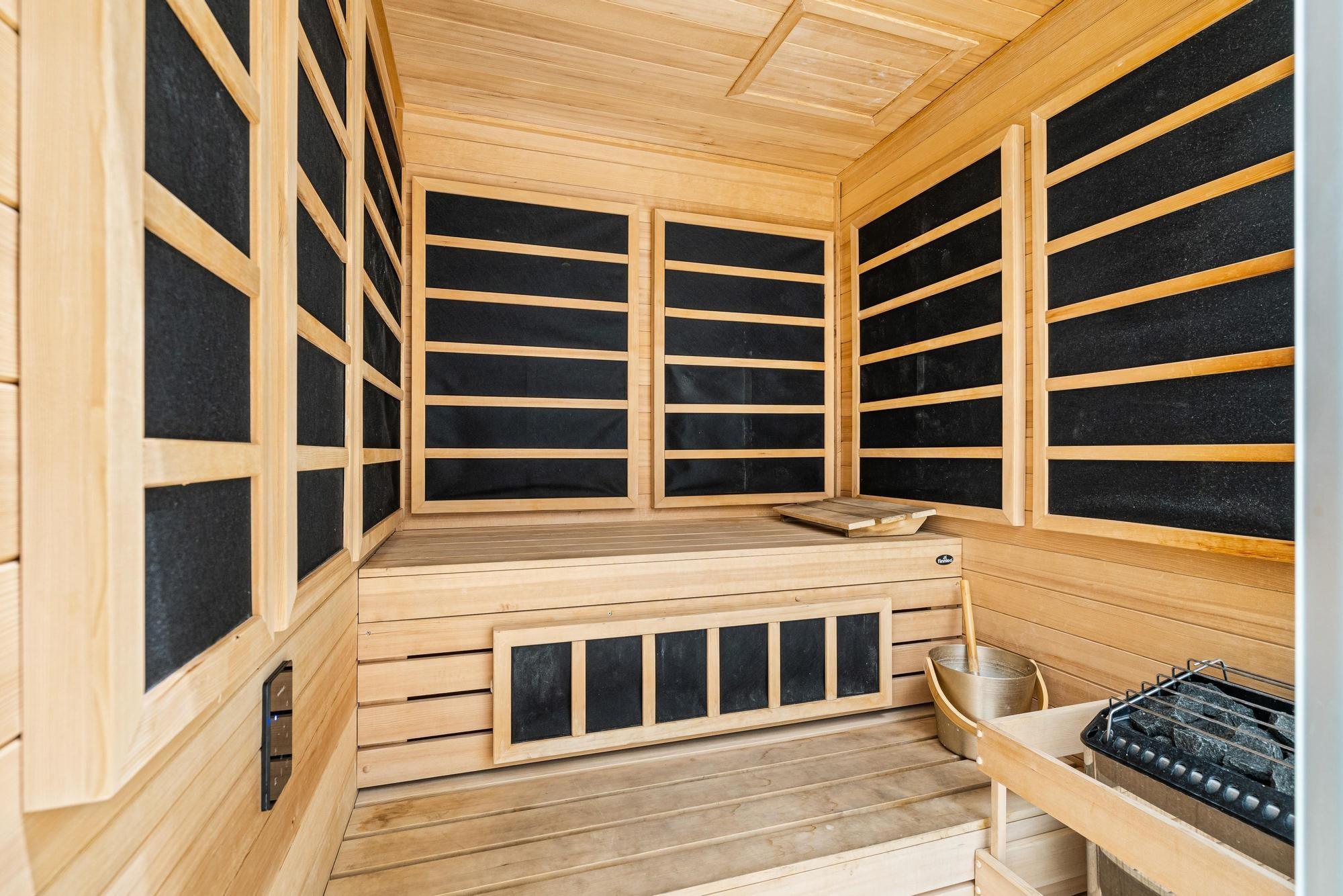 PARAMOUNT - Residential