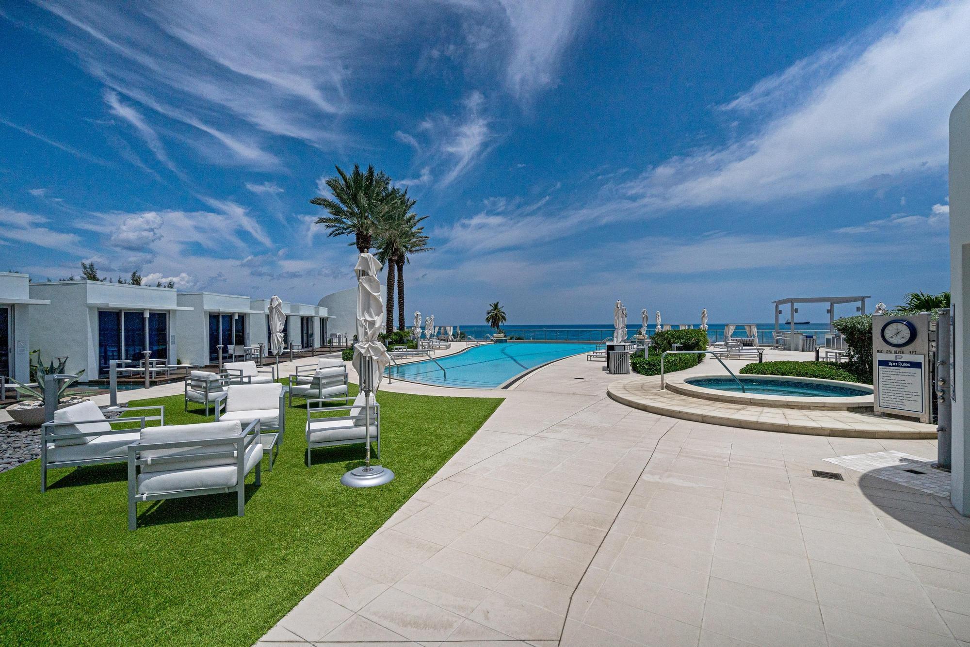 PARAMOUNT - Residential