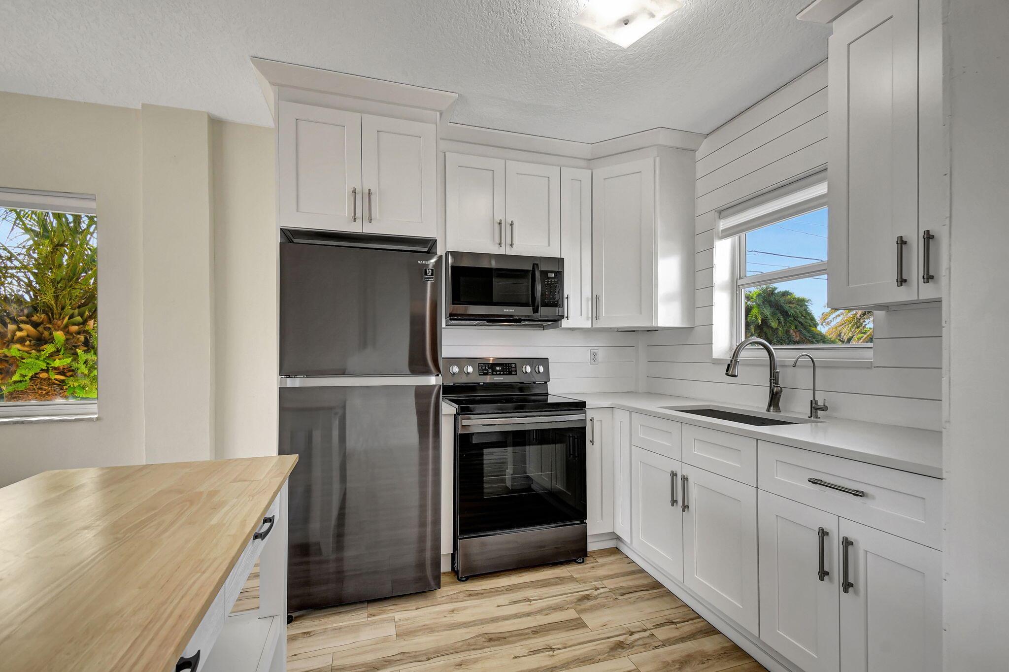 OCEAN PARK MANOR CONDO - Residential