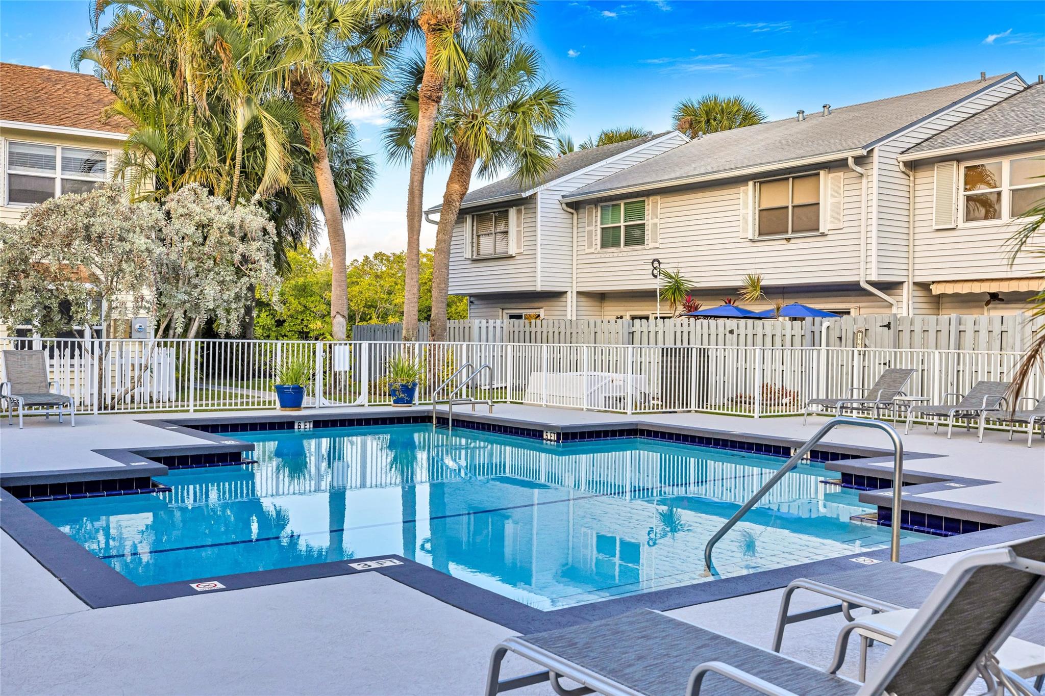 EDGEWATER TOWNHOMES - Residential Lease